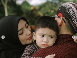 7 Foto Romantis Anniversary Citra Kirana & Rezky Aditya di Candi Borobudur