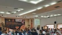 Ngobar ini diikuti seluruh orangtua siswa kelas IX SMP Labschool Jakarta. Tema “Kiat dan Strategi Menuju Sekolah Lanjutan Terbaik” diangkat dengan landasan pemikiran bahwa proses mencari sekolah lanjutan yang lebih baik, tidaklah mudah dan orang tua membutuhkan informasi yang lengkap untuk dapat mempersiapkan segala hal yang diperlukan. Foto: (Dokumentasi Lab School)