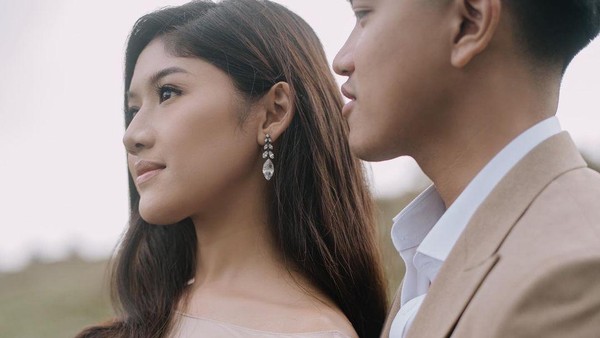Erina Gudono dan Kaesang Foto Prewedding di Lokasi Banyak Lalat