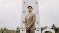 Tapi itu yang bikin perjalanannya jadi bermakna. Fotonya luar biasa tapi lebih luar biasa lagi cerita di baliknya. Terimakasih calon suamiku yang selalu excited support dan akomodatif, serta tim yang luar biasa semangat bikin suasana selalu bahagia. What a meaningful experience I will cherish for life, tulisnya. (Foto: dok. Instagram @erinagudono) 