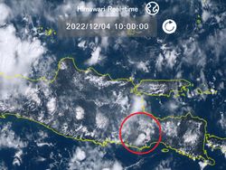 Erupsi Semeru Tampak dari Luar Angkasa, Dipotret Satelit Himawari 8