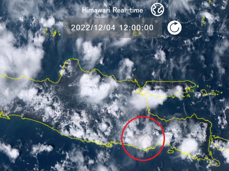Erupsi Semeru 4 Desember 2022 Dipotret Satelit Himawari 8