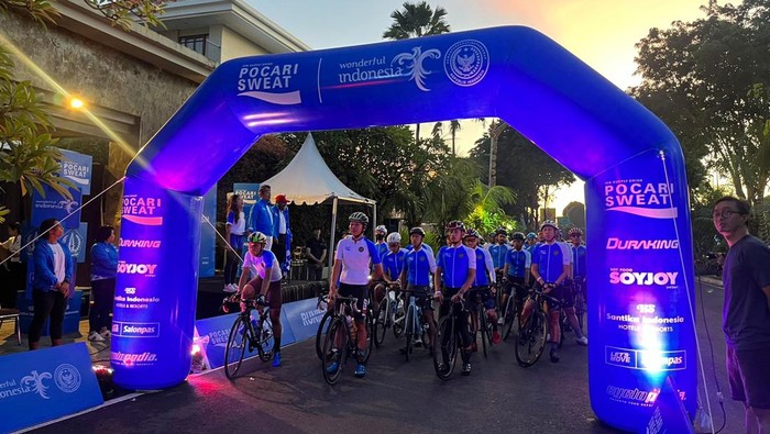 Ratusan pesepeda mengikuti Sport Ride Tourism yang start di Nusa Dua Minggu (4/12/2022). (Istimewa)
