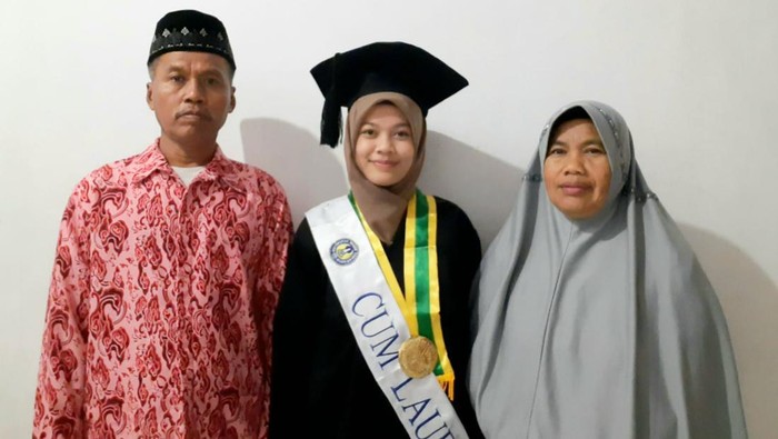 Fani Fatmawati, peraih IPK tertinggi di wisuda UNY
