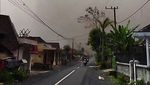 Penampakan Awan Panas yang Dimuntahkan Gunung Semeru