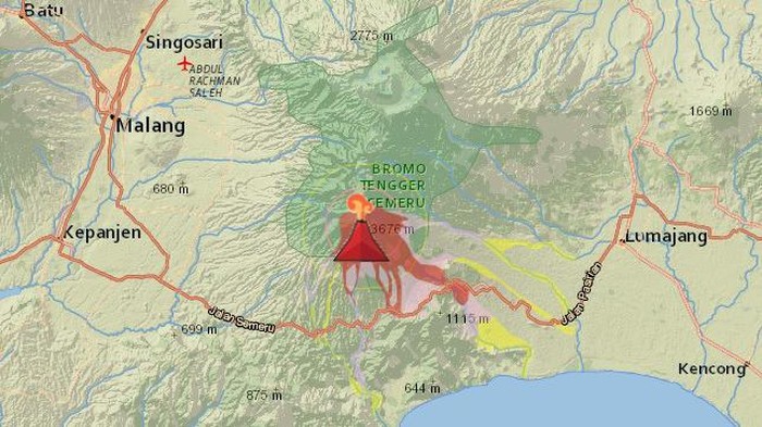 gunung semeru erupsi pukul 02.46 WIB hingga 06.00 WIB ditandai dengan mengeluarkan Awan Panas Guguran (APG) sejauh 7 KM, Sabtu (4/12/2022)