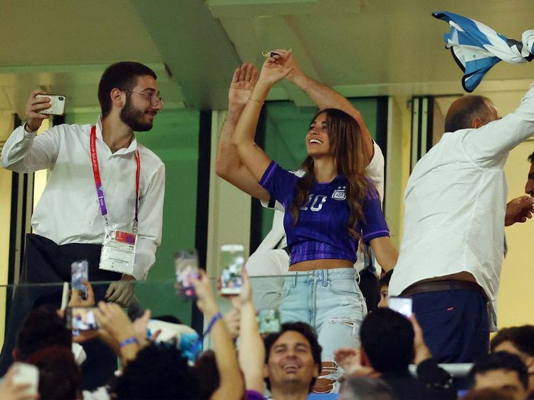 Istri Messi Rayakan Kemenangan Argentina Atas Australia