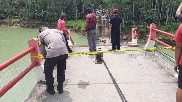 jembatan putus di pacitan