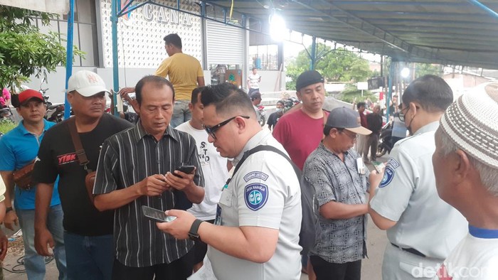 Lokasi rumah duka korban kecelakaan bus di Kelurahan Manyaran, Semarang, Minggu (4/12/2022).
