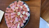 Hmm, sebagai pengganti tusuk gigi, netizen ini pun mencoba pasta kering untuk dijadikan tusukan makanan. Kira-kira berhasil gak ya? Foto: ranker.com