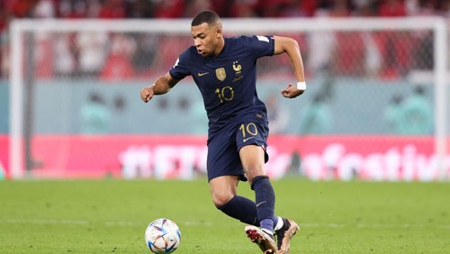 AL RAYYAN, QATAR - NOVEMBER 30: Kylian Mbappe of France  during the FIFA World Cup Qatar 2022 Group D match between Tunisia and France at Education City Stadium on November 30, 2022 in Al Rayyan, Qatar. (Photo by Alex Livesey - Danehouse/Getty Images)