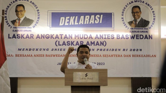 Laskar Angkatan Muda Anies Baswedan (AMAN) melakukan deklarasi mendukung Anies Baswedan maju sebagai Capres 2024. Deklarasi berlangsung di Hotel Sofyan Jakarta.