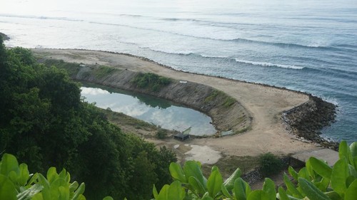 Lokasi diduga pengurukan atau reklamasi ilegal di sebelah timur anjungan Pantai Melasti, Kuta Selatan, Badung.
