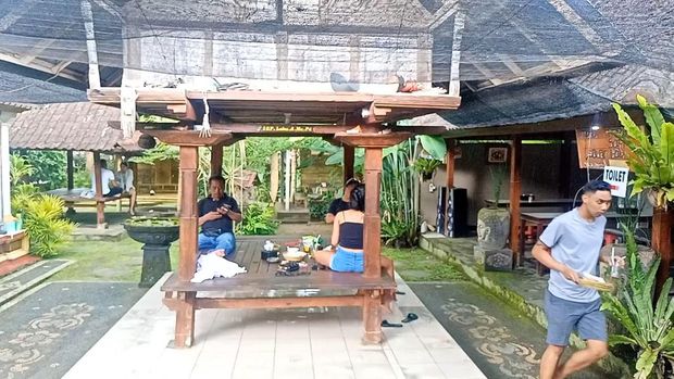 Lokasi warung makan lawar empas Jik Tong di rumahnya yang masih asri di Abiansemal, Badung, Bali. Foto: Agus Eka