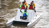 Festival Dayung Ciliwung 2022 juga diikuti Menteri PUPR sekaligus Ketum Persatuan Olahraga Dayung Seluruh Indonesia (PODSI) Basuki Hadimuljono dan Pj Gubernur DKI Jakarta Heru Budi Hartono. 