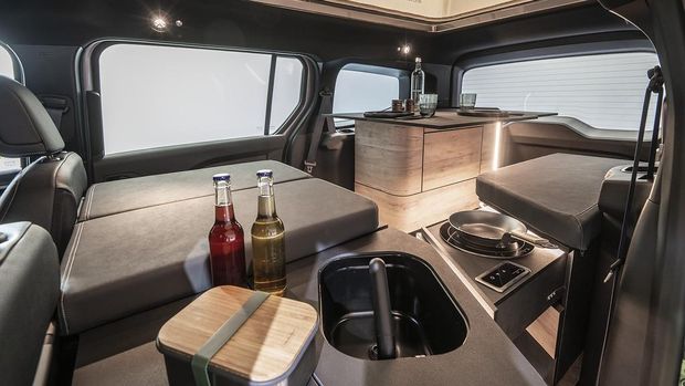 Der neue Mercedes-Benz EQT mit Marco Polo Modul Stromverbrauch kombiniert (WLTP): 18,99 kWh/100 km; CO2-Emissionen kombiniert: 0 g/km (ohne Marco Polo Modul) The new Mercedes-Benz EQT with Marco Polo Module electric energy consumption in kWh/100 km (combined): 18,99 kWh/100 km; CO2 emissions in g/km (combined): 0