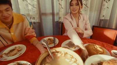 Akrab! Momen Niki Zefanya Makan Bareng Lisa BLACKPINK dan Rich Brian