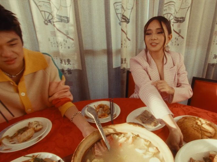 Akrab! Momen Niki Zefanya Makan Bareng Lisa BLACKPINK dan Rich Brian