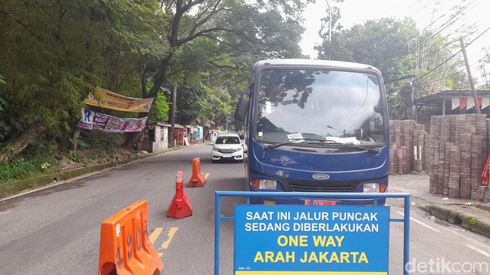 Penerapan One Way Puncak arah Jakarta