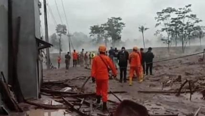 semeru kembali erupsi minggu 4 desember
