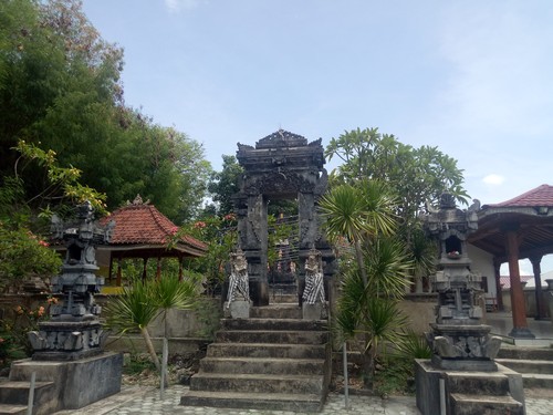 Pura Agung Giri Segara di Labuan Bajo. (Foto: Ambrosius Ardin/detikBali)