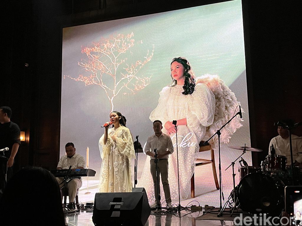 Rania Salsabila luncurkan single terbarunya Minggu (4/12/2022).