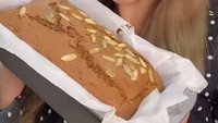Kali ini Sarah kembali membuat kue dengan bahan utama kacang-kacangan yang sehat dan enak. Banyak followersnya yang sudah mencoba resepnya lho. Foto: Instagram @sazarita