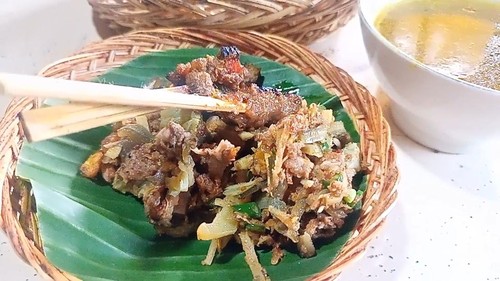 Satu porsi lawar empas atau labi-labi komplit di warung Jik Tong, Abiansemal, Badung, Bali. Foto: Agus Eka