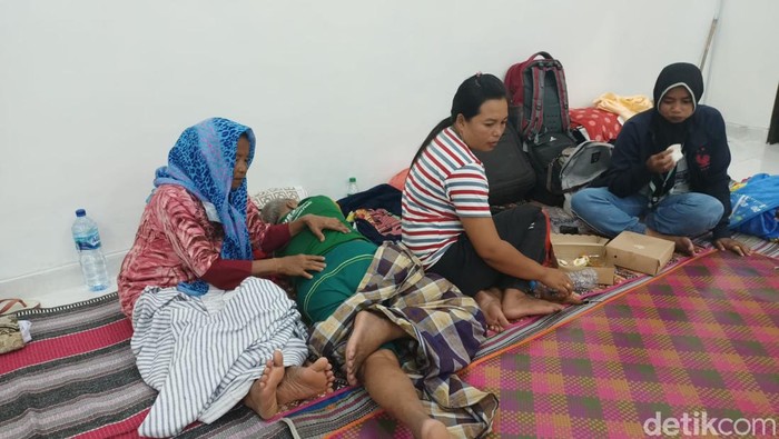 Sejumlah pengungsi Semeru di Desa Penanggal, Candipuro, Lumajang