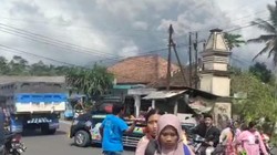 Momen Kepanikan Warga Desa Kala Semeru Muntahkan Awan Panas 7 Km