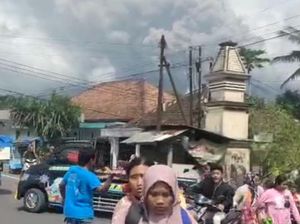 Momen Kepanikan Warga Desa Kala Semeru Muntahkan Awan Panas 7 Km