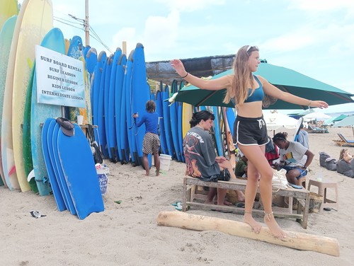 Suasana salah satu pantai di Canggu yakni Pantai Batu Bolong. (Triwidiyanti)