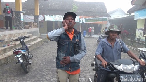 Suasana warga mengungsi dan di pengungsian dampak Erupsi Gunung Semeru