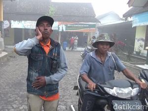 Bikin Merinding! Warga Azan Saat Abu Vulkanik Semeru Makin Pekat
