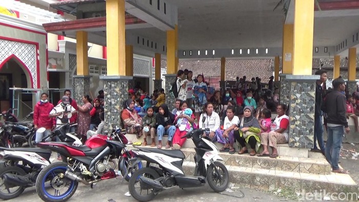 Suasana warga mengungsi dan di pengungsian dampak Erupsi Gunung Semeru