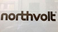 Logo Northvolt di kantor Northvolt di Stockholm, Swedia. CEO Northvolt Peter Carlsson mengatakan bahwa di bawah Undang-Undang Pengurangan Inflasi (IRA), Northvolt yang berbasis di Swedia dapat memperoleh hingga 800 juta euro ($836 juta) jika membangun pabrik baterai kendaraan listrik di AS.  Reuters/Esha Vaish//File Photo.