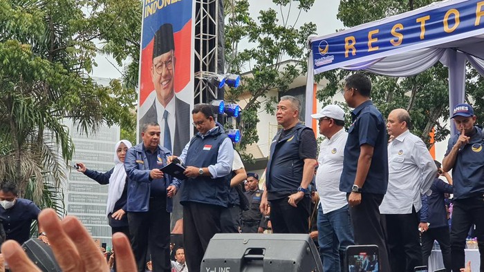 Sumut Rapat Akbar Relawan Anies digelar Partai NasDem Riau di Jalan Gajah Mada. Acara dihadiri langsung Anies, Wagub Riau Eddy Natar dan Ketua DPP Partai NasDem Willy Aditya. Foto: Raja Adil/detikSumut