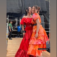 Stephanie Poetri sebelumnya memang tengah fokus menjalani kariernya sebagai penyanyi di Amerika Serikat. Hal itu yang membuat dirinya dan sang bunda sampai tak bertemu selama hampir 2 tahun. Foto: Instagram/@ti2dj