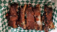 Menu BBQ iga ini benar-benar menjadi menu wajib yang tidak boleh terlewatkan jika datang ke Big Mama’s. Jadi ingin coba ya? Foto: onlyinyourstate.com