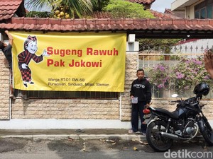 Tetangga Erina Gudono Pasang Spanduk untuk Sambut Kedatangan Jokowi