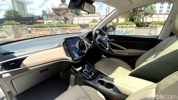 Wuling Almaz Hybrid