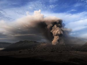 Aktivitas 3 Gunung Api Naik Bukan karena Erupsi Semeru