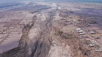 Namun dibalik keindahannya, Gunung Semeru akan menghancurkan kawasan di sekitarnya jika erupsi. (Adek Berry/AFP/Getty Images)  