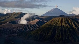 Semeru: Legenda dan Sejarah Gunung Para Dewa