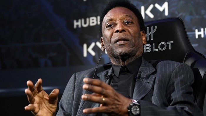 Brazilian football legend Pele take part in a meeting with Paris Saint-Germain (PSG) and France national football team forward Kylian Mbappe (unseen) at the Hotel Lutetia in Paris on April 2, 2019. (Photo by FRANCK FIFE / AFP)        (Photo credit should read FRANCK FIFE/AFP via Getty Images)