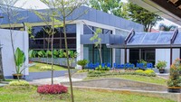 Suasana hall KA freeder KCJB. Dengan menggunakan layanan kereta yang sudah terkoneksi tersebut, maka total waktu yang dibutuhkan antar pusat Kota Jakarta dan Bandung sekitar satu jam perjalanan. Dengan teknologi dan SDM terbaik KAI akan memastikan bahwa seluruh perjalanan kereta api tersebut beroperasi tepat waktu seperti layanan KAI yang sudah ada saat ini.