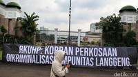 Seperti diketahui, DPR akan mengesahkan RKUHP dalam Rapat Paripurna, Selasa (6/12) esok. Sejumlah pasal baru muncul dalam RKUHP yang telah digagas sejak tahun 1960-an itu. 