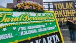 Aksi Menolak RKUHP di DPR, Orasi hingga Tabur Bunga