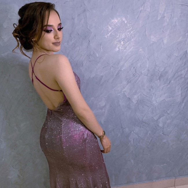 Andrea berprofesi sebagai model untuk sejumlah brand. Dia diketahui juga seorang makeup artist. Foto: Facebook/Andrea Víctor