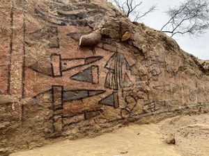 Arkeolog Temukan Mural Kuno Berusia 1.000 Tahun di Peru